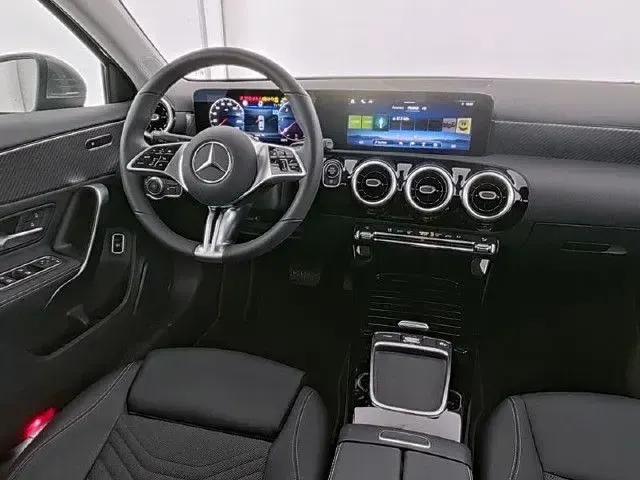 Gebraucht Mercedes A180 116 PS (85 kW) 2024