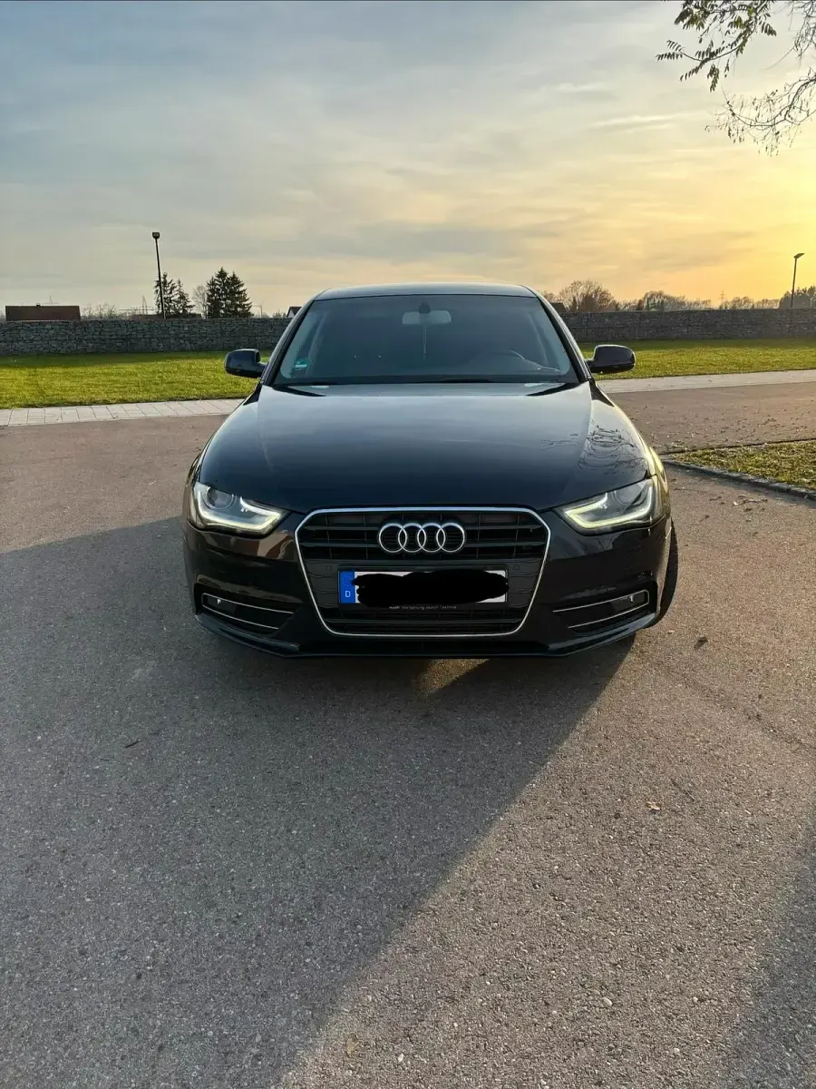Gebraucht Audi A4 150 PS (110 kW) 2013 Blau Limousine
