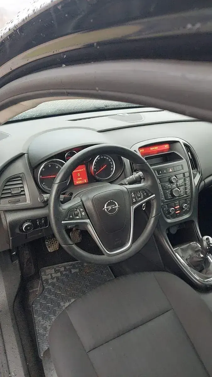 Gebraucht Opel Astra 110 PS (80 kW) 2011 Schwarz Kombi