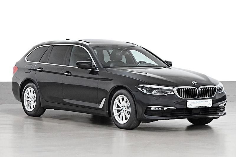 Grau Gebraucht 2019 BMW 530 Sport Line Kombi | 30.990 € (Superpreis) - Bild 1/4