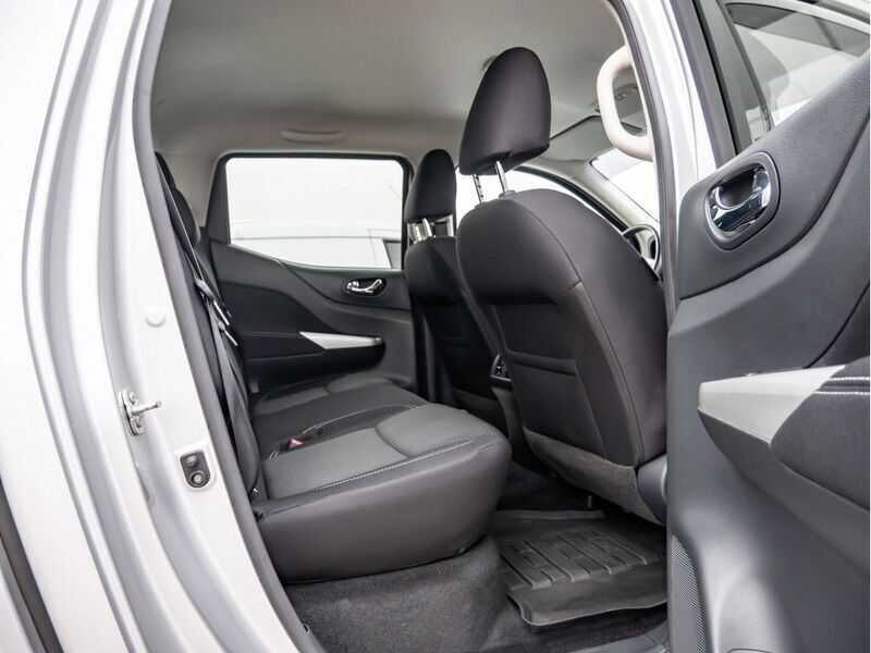 Gebraucht Nissan Navara 360º 190 PS (139 kW) 2021 Silber Pickup