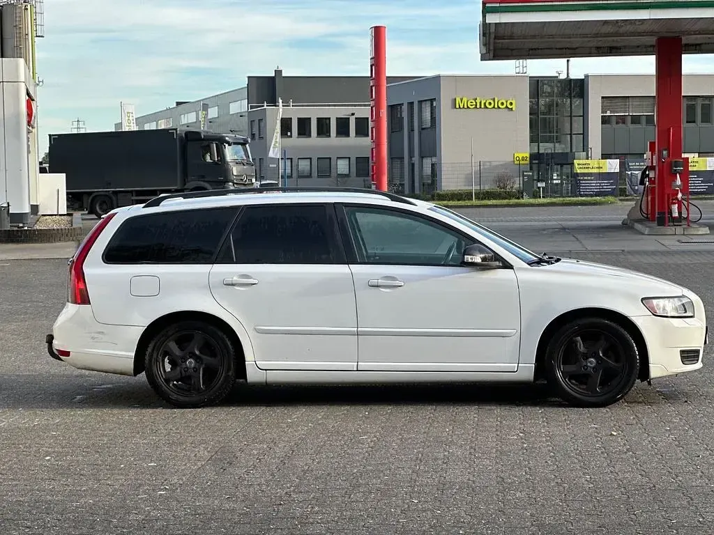 Gebraucht Volvo V50 109 PS (80 kW) 2010 Weiß Kombi
