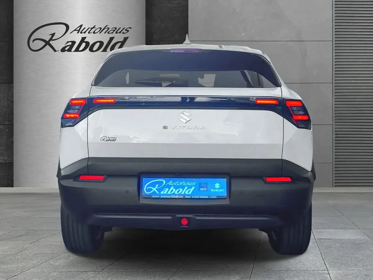 Neu Suzuki e-Vitara Club 105 kW (144 PS) 2026 Arctiv white (weiß) SUV