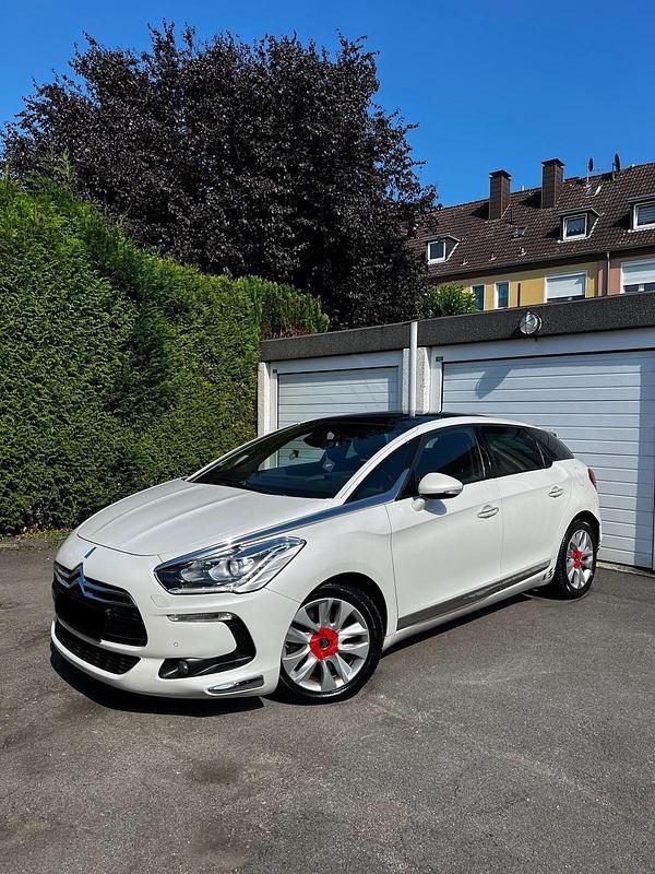 Weiß Gebraucht 2012 Citroën DS5 Sport Chic Kleinwagen | 5.950 € (Superpreis) - Bild 1/4