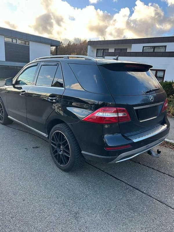 Gebraucht Mercedes ML350 258 PS (189 kW) 2015 Schwarz SUV
