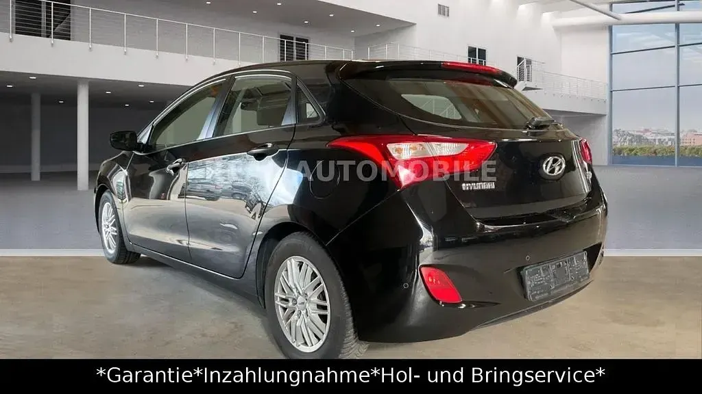 Gebraucht Hyundai i30 90 PS (66 kW) 2014 Phantom black Limousine
