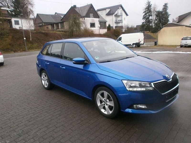 Gebraucht Skoda Fabia Active 95 PS (69 kW) 2021 Raceblau metallic Kombi