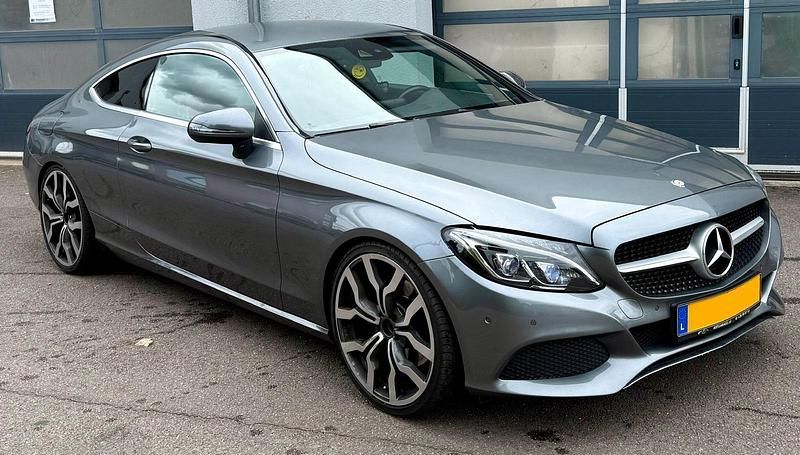 Grau Gebraucht 2017 Mercedes C250 Coupé | 24.990 € (Fairer Preis) - Bild 1/4