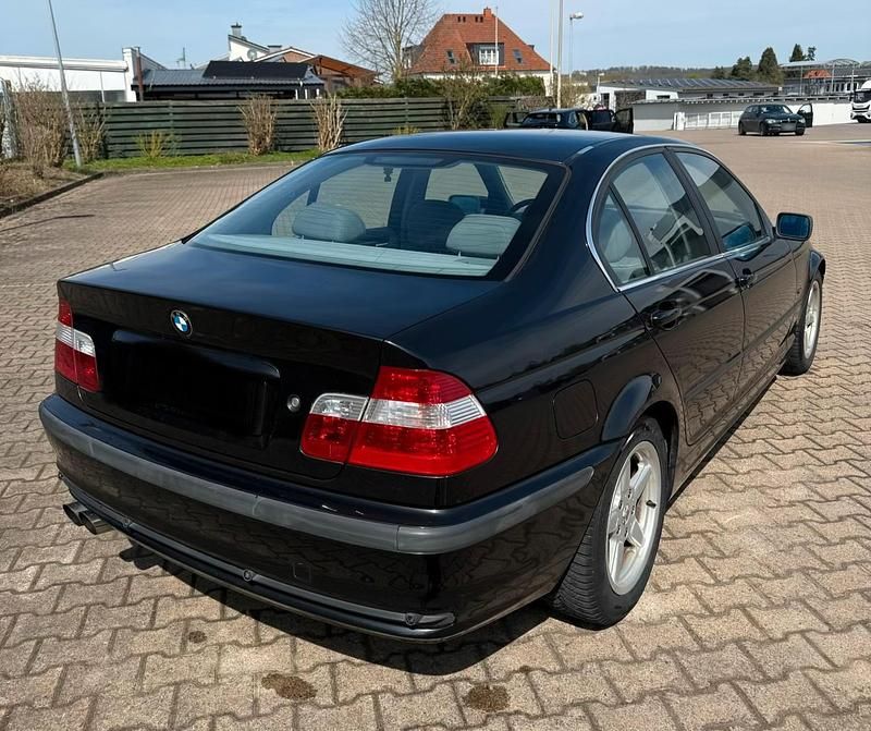Gebraucht BMW 320 Basis 150 PS (110 kW) 1998 Schwarz Limousine