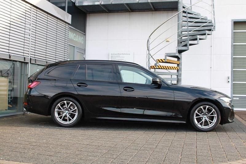 Gebraucht BMW 318 150 PS (110 kW) 2023 Radio bmw reverse rds Kombi