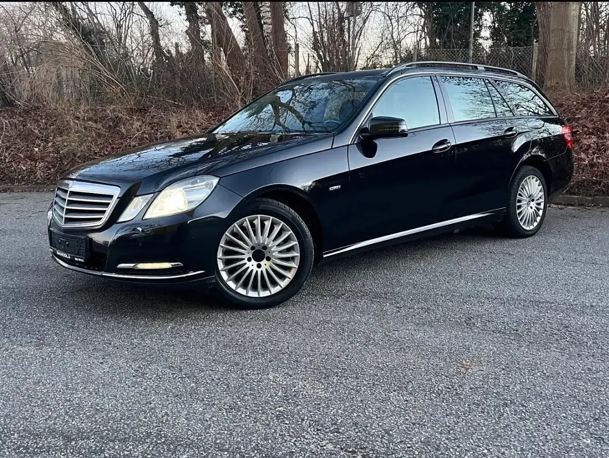 Gebraucht Mercedes E220 170 PS (125 kW) 2011 Schwarz Kombi