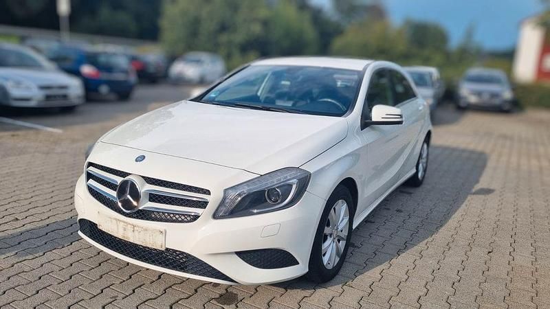 Weiß Gebraucht 2013 Mercedes A180 Limousine | 11.500 € (Guter Preis) - Bild 1/4