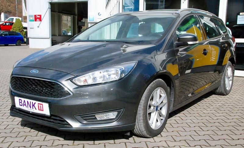 Gebraucht Ford Focus Business Edition 125 PS (91 kW) 2017 Grau Kombi