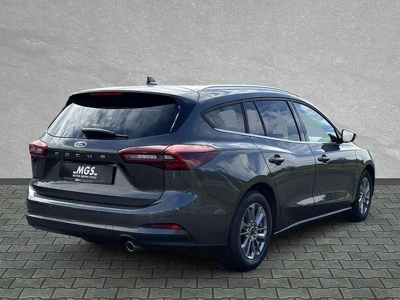 Neu Ford Focus Titanium 155 PS (114 kW) 2025 Magnetic grey metallic Limousine