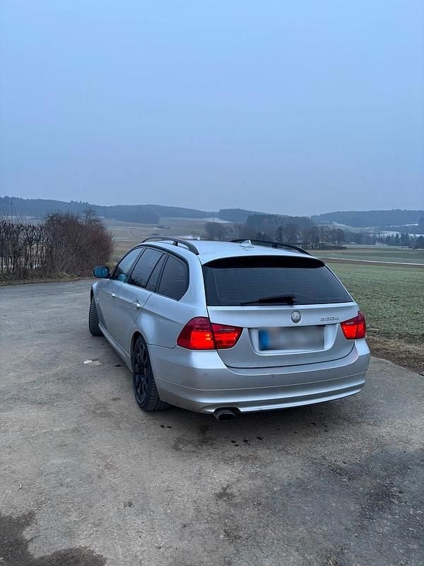 Gebraucht BMW 320 179 PS (131 kW) 2008 Silber Kombi
