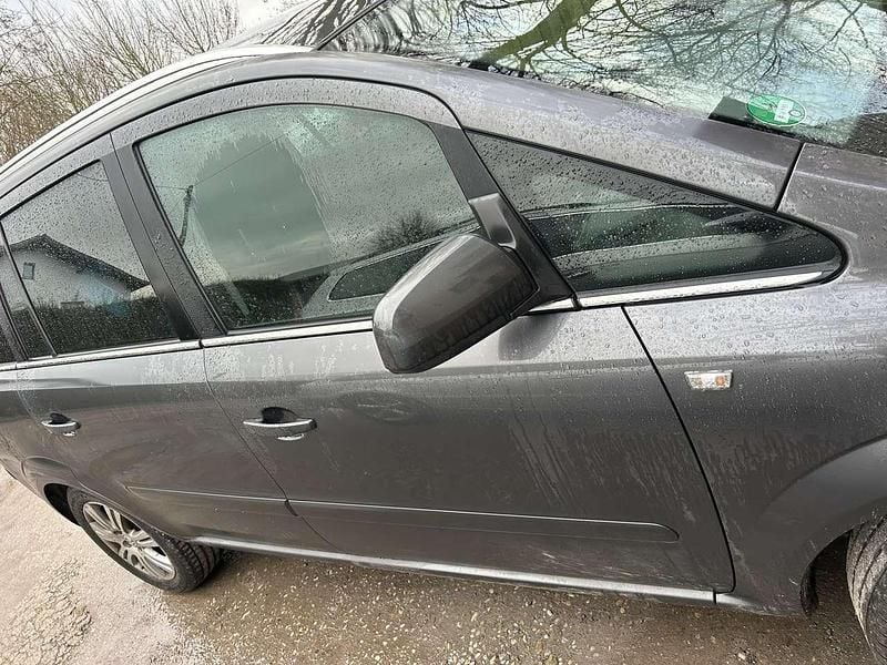 Gebraucht Opel Zafira Family 140 PS (102 kW) 2012 Grau Van / Kleinbus