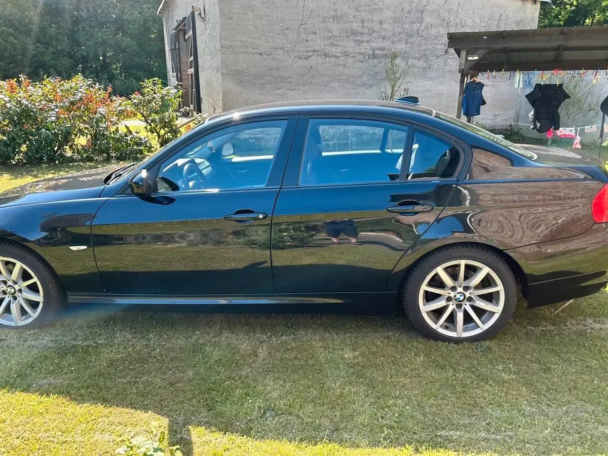 Occasion BMW 320 143 ch (105 kW) 2011 Noir Berline