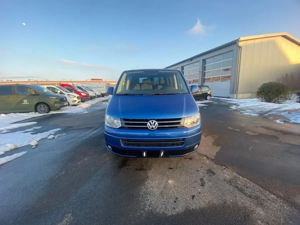 Używany VW Caravelle 180 KM (132 kW) 2010 Niebieski Van