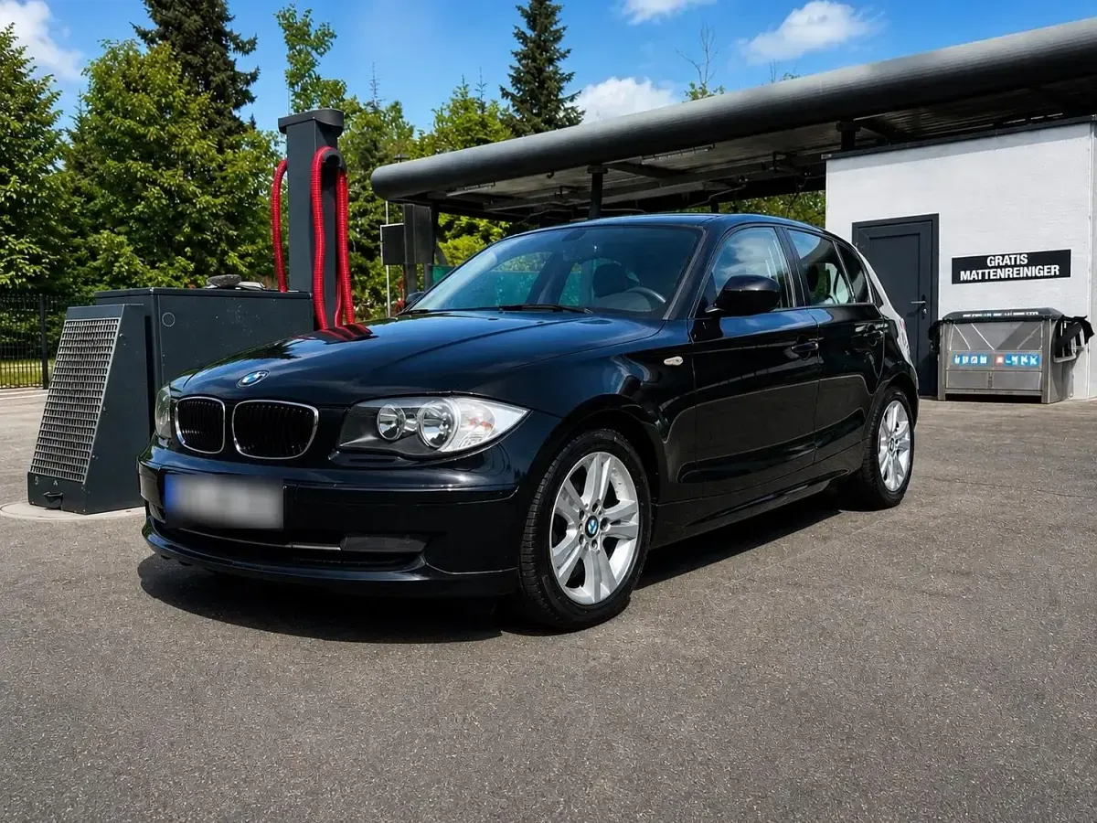 Gebraucht BMW 116 116 PS (85 kW) 2010 Schwarz Kleinwagen