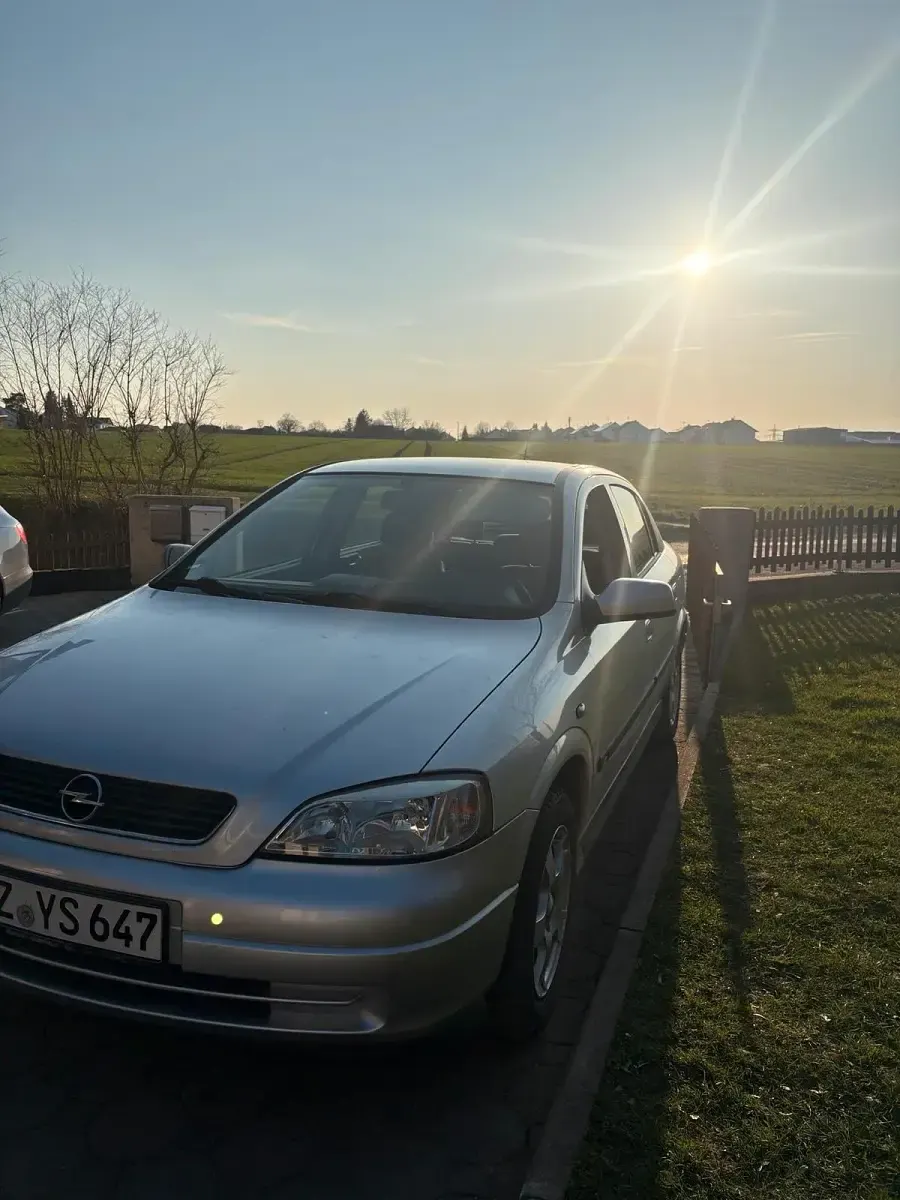 Gebraucht Opel Astra 84 PS (61 kW) 2002 Silber Kleinwagen