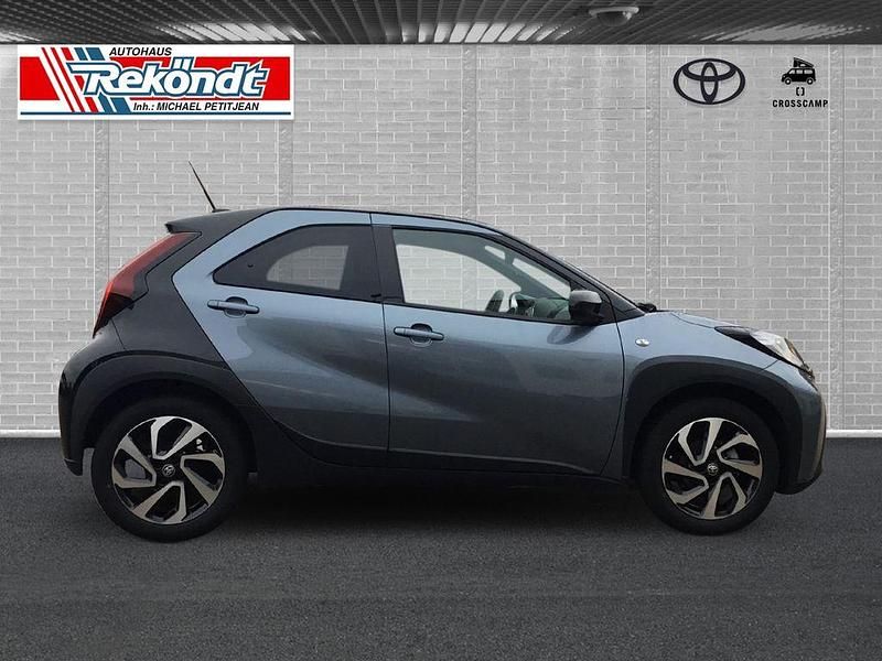 Gebraucht Toyota Aygo X Basis 72 PS (52 kW) 2025 Grau SUV