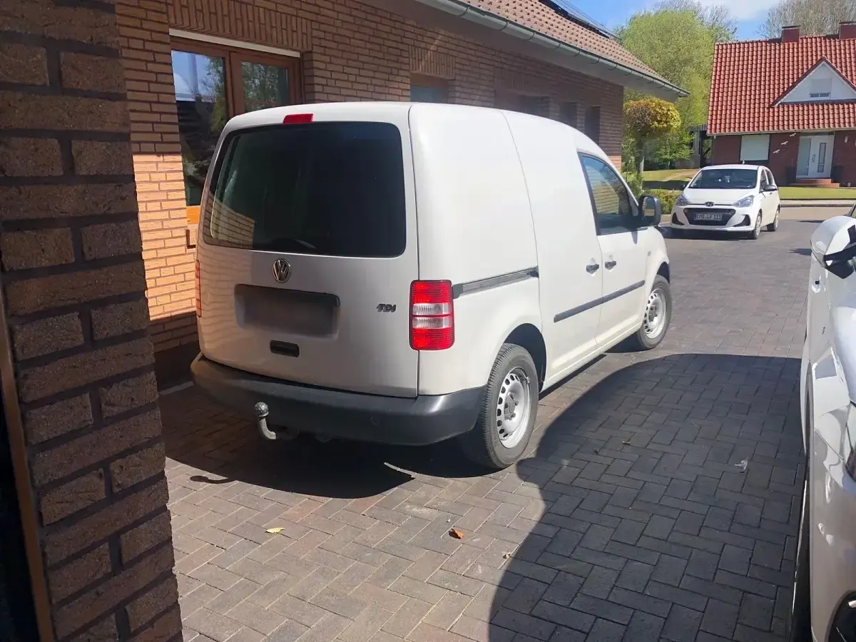 Second-hand VW Caddy 78 CP (57 kW) 2011 Alb Monovolum