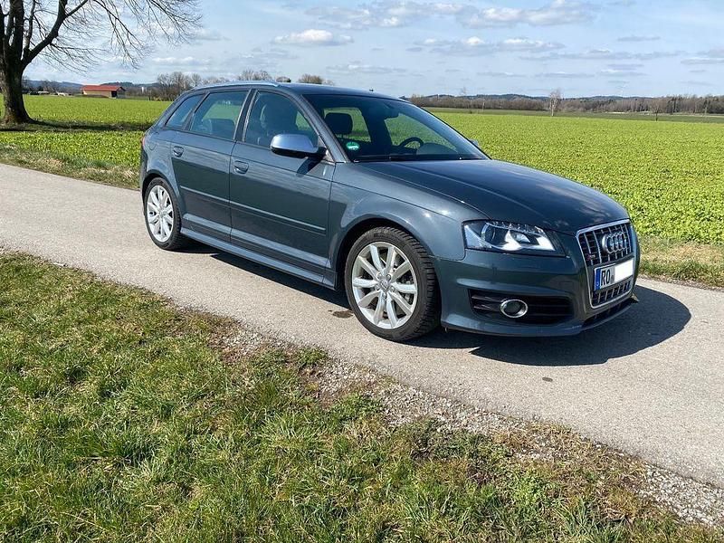 Gebraucht Audi S3 Ambiente 265 PS (194 kW) 2012 Grau Kleinwagen