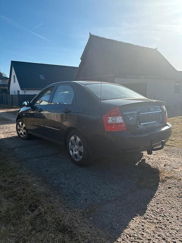Gebraucht Kia Cerato 105 PS (77 kW) 2005 Schwarz Limousine