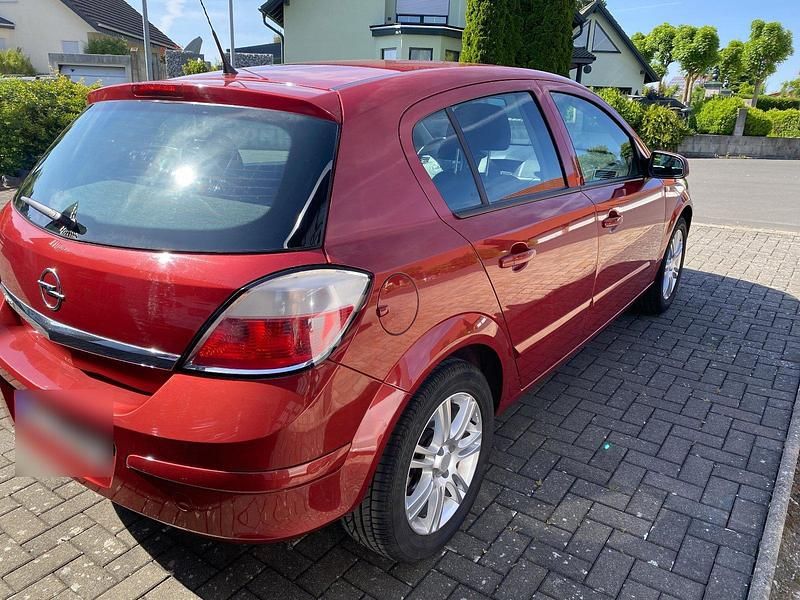 Gebraucht Opel Astra Edition 90 PS (66 kW) 2006 Rot Limousine