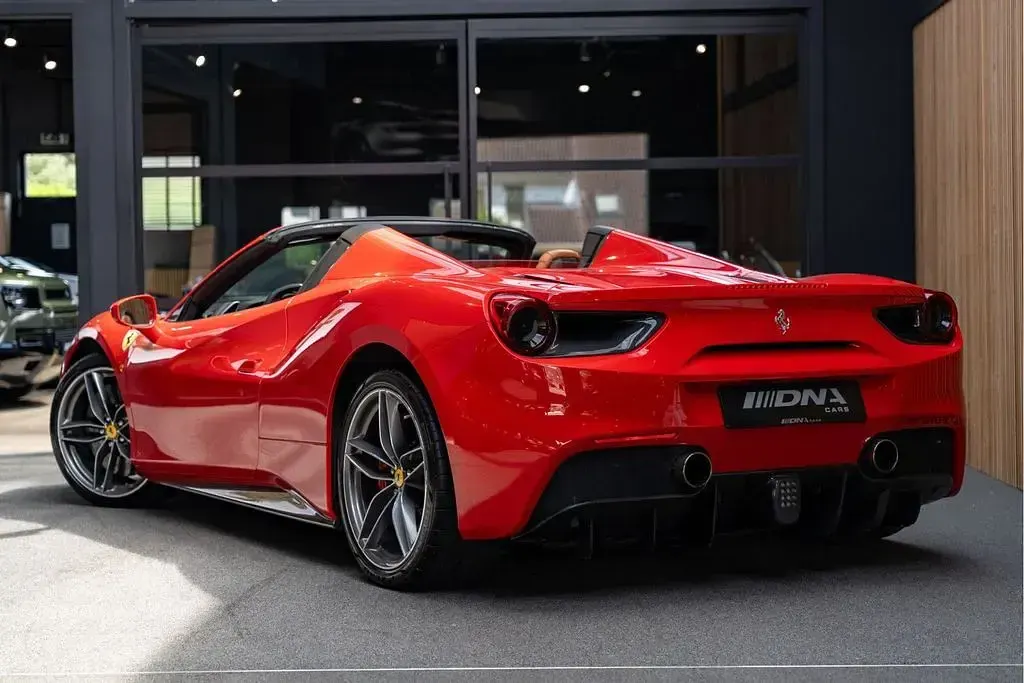 Gebraucht Ferrari 488 669 PS (492 kW) 2017 Rot Cabrio