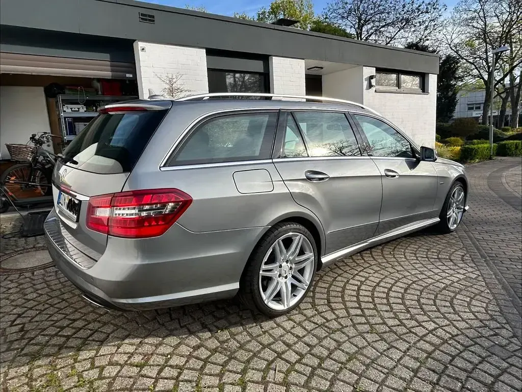 Gebraucht Mercedes E350 AMG line 265 PS (194 kW) 2012 Grau Kombi