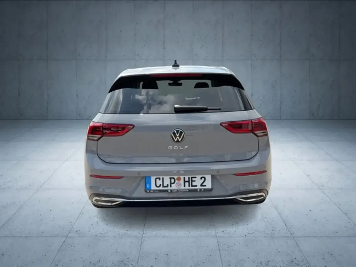 Gebraucht VW Golf VIII Style 131 PS (96 kW) 2022 Grau Limousine