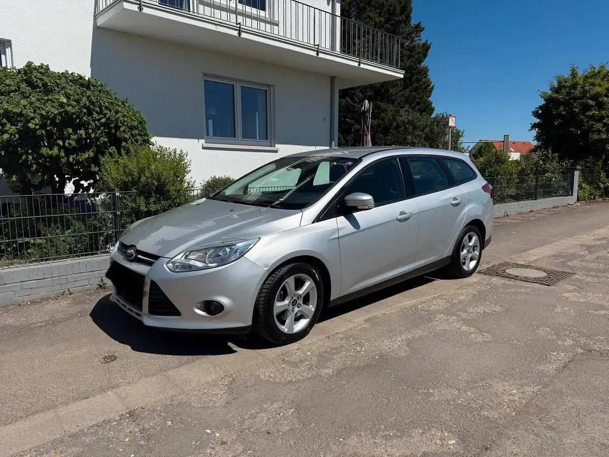 Gebraucht Ford Focus 100 PS (73 kW) 2014 Kombi