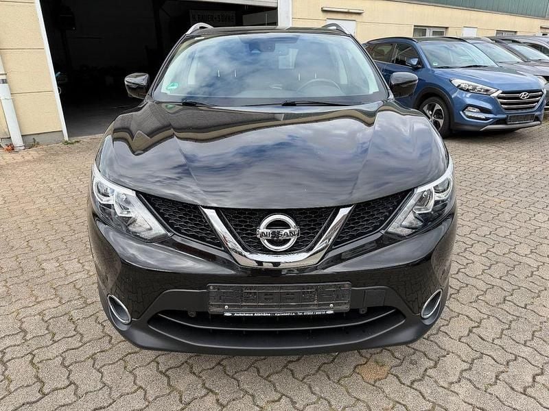 Schwarz Gebraucht 2016 Nissan Qashqai N-Connecta SUV | 11.999 € (Fairer Preis) - Bild 1/4