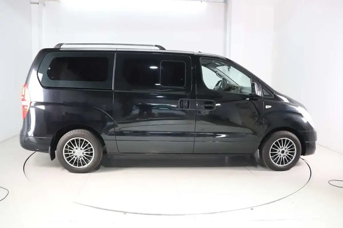 Gebraucht Hyundai H-1 170 PS (125 kW) 2015 Schwarz Van / Kleinbus