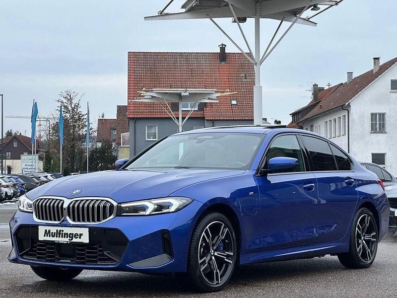 Gebraucht BMW 330e Sport Line 292 PS (214 kW) 2024 Portimao blau (metallic) Limousine