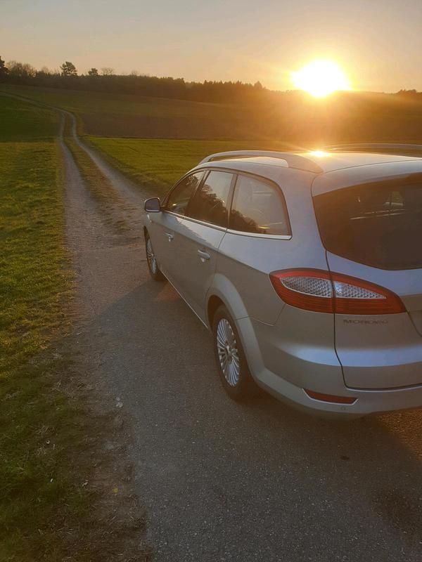 Gebraucht Ford Mondeo 140 PS (102 kW) 2011 Silber Kombi