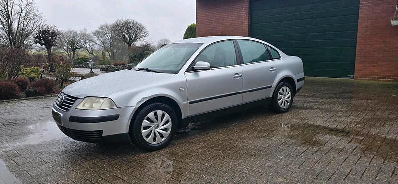 Gebraucht VW Passat 101 PS (74 kW) 2002 Silber Limousine
