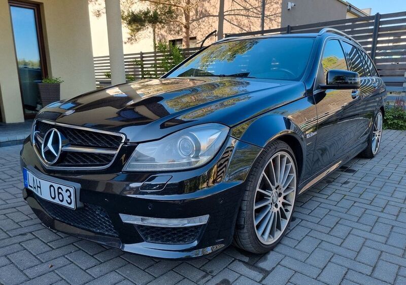 Schwarz Gebraucht 2012 Mercedes C63 AMG AMG Kombi | 36.063 € (Fairer Preis) - Bild 1/4