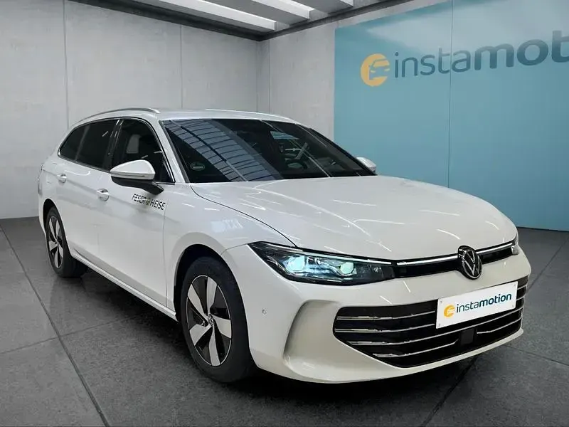 Gebraucht VW Passat 150 PS (110 kW) 2026 Weiß Kombi