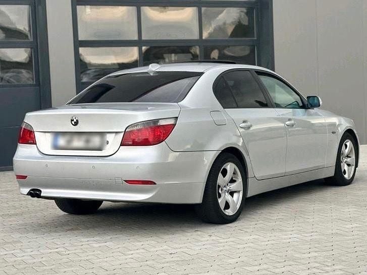 Silber Gebraucht 2004 BMW 520 Sport Line Limousine | 3.499 € (Guter Preis) - Bild 1/4