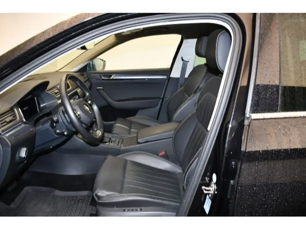 Gebraucht Skoda Superb Premium Edition 200 PS (147 kW) 2022 Schwarzmagic perleffekt (metallic) Kombi