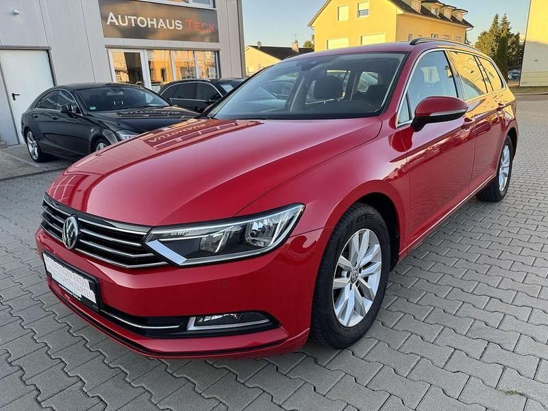 Rot Gebraucht 2019 VW Passat Comfortline Kombi | 15.200 € (Fairer Preis) - Bild 1/4