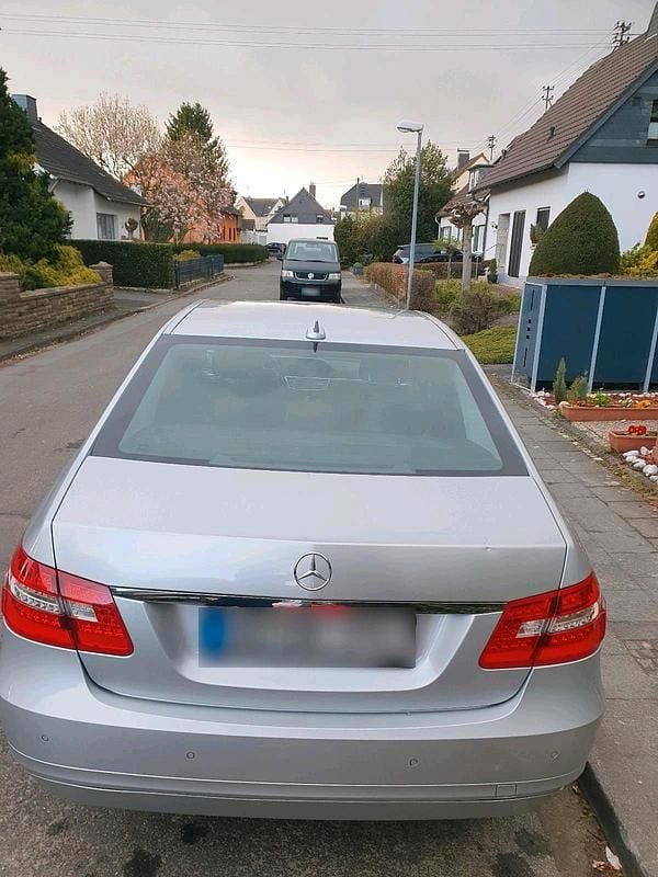 Gebraucht Mercedes E200 136 PS (100 kW) 2010 Grau Limousine
