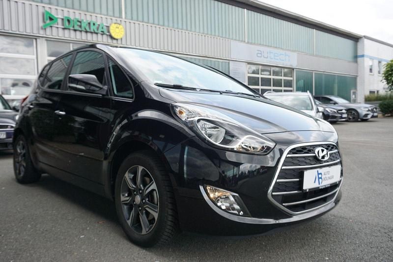 Schwarz Gebraucht 2018 Hyundai ix20 Space Plus Van / Kleinbus | 12.500 € (Fairer Preis) - Bild 1/4