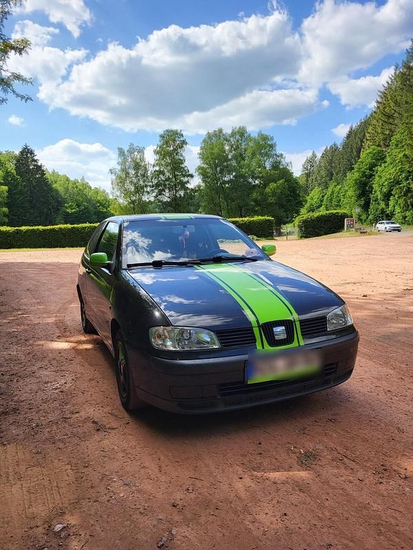 Schwarz Gebraucht 2001 Seat Ibiza Kleinwagen | 1.000 € (Fairer Preis) - Bild 1/4