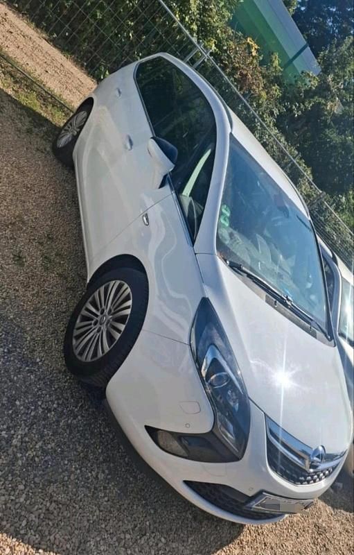 Weiß Gebraucht 2015 Opel Zafira Van / Kleinbus | 5.300 € (Guter Preis) - Bild 1/1