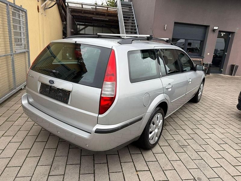 Gebraucht Ford Mondeo Ghia 145 PS (106 kW) 2005 Silber Kombi