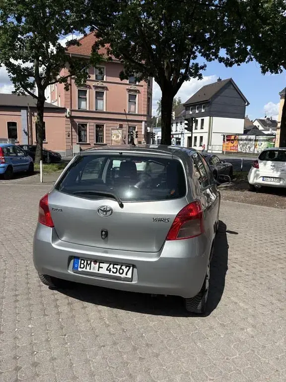 Gebraucht Toyota Yaris 87 PS (63 kW) 2007 Grau Kleinwagen
