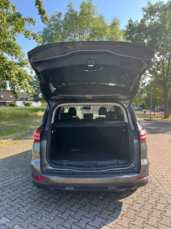 Gebraucht Ford S-MAX Titanium 150 PS (110 kW) 2017 Grau Van / Kleinbus